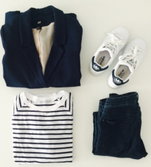 Jeans et blazer H&M, marinière Zara, baskets Adidas