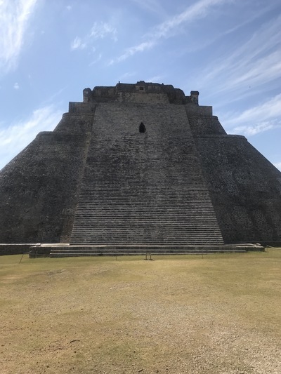 uxmal-pyramide-temple-chicandswiss